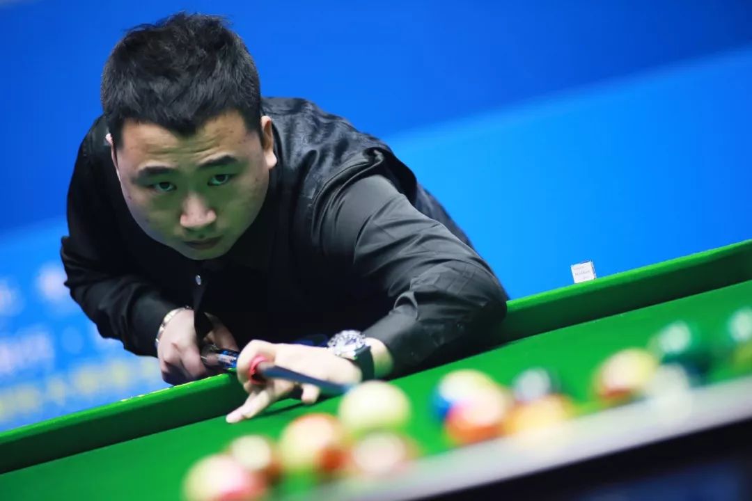 他坚实的后 他坚实的后